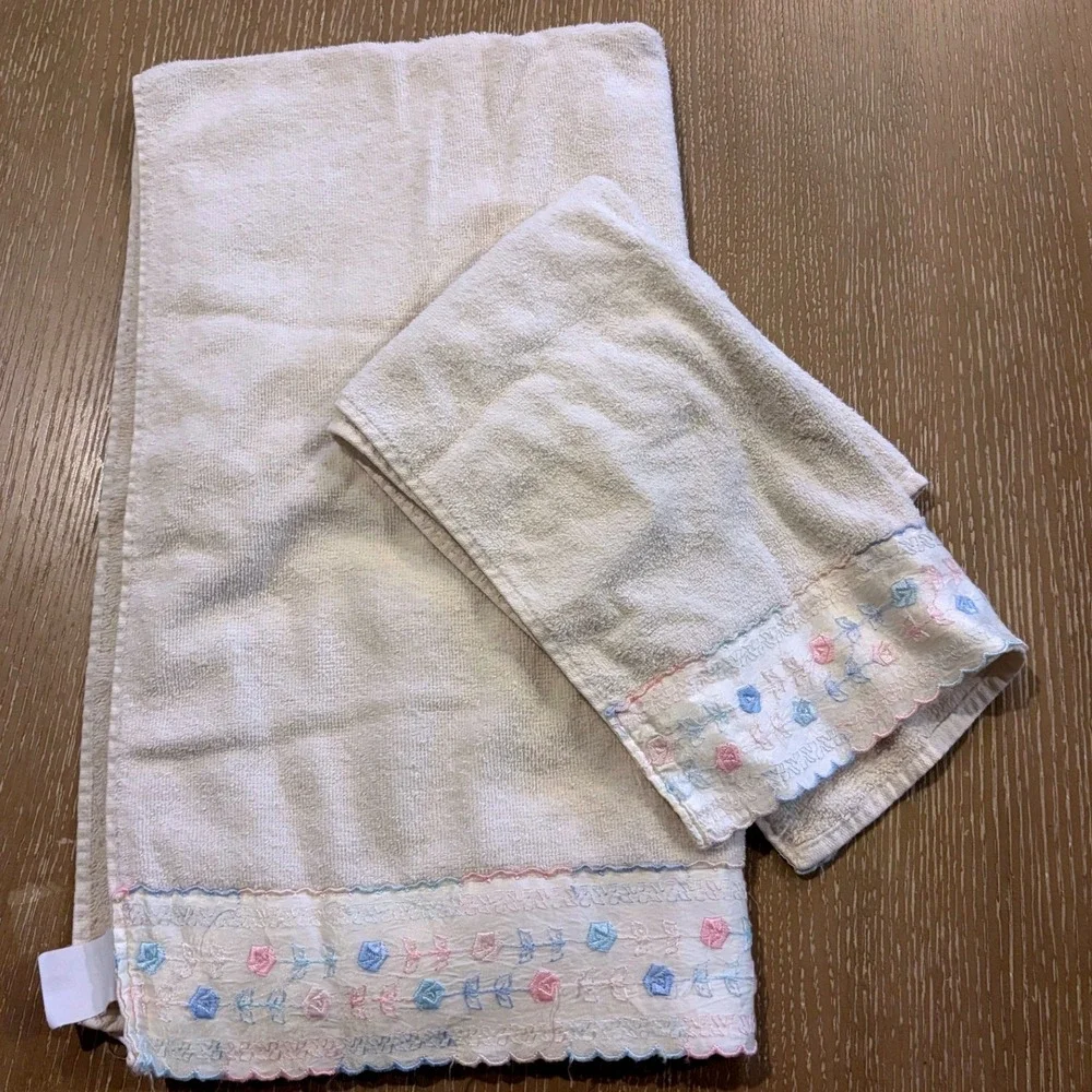 Vintage The Bathworks 2pc Bath & Hand Towel Set Ivory Floral Embroidered EUC